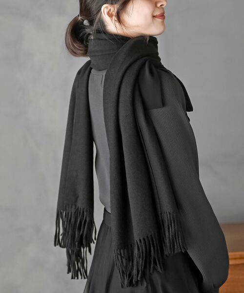 rps(アールピーエス)の「無地大判ストール(ストール/ショール・レディース・杢グレー/ブルー/イエロー系その他/アイボリー/グレー系その他/オレンジ/グリーン/ピンク/ライトグレー/ボルドー/ベージュ系その他/ブルーグリーン/ブラック/サックスブルー/ブラウン系その他/ベージュ系その他3/パープル・フリー)」の3枚目の写真