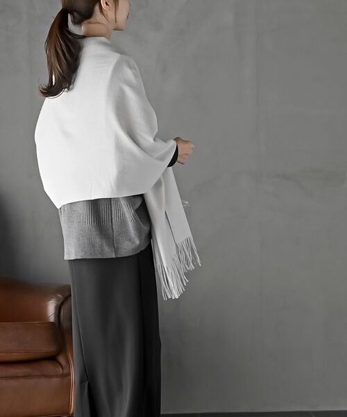 rps(アールピーエス)の「無地大判ストール(ストール/ショール・レディース・杢グレー/ブルー/イエロー系その他/アイボリー/グレー系その他/オレンジ/グリーン/ピンク/ライトグレー/ボルドー/ベージュ系その他/ブルーグリーン/ブラック/サックスブルー/ブラウン系その他/ベージュ系その他3/パープル・フリー)」の22枚目の写真