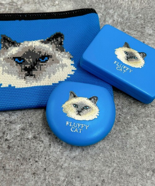 fredy emue（フレディエミュ）の「【Jolie Joli/ジョリジョリ】キャリング刺繍ラウンドケース（ポーチ・レディース・シルバー/ブルー/グリーン/ピンク・FREE）」の3枚目の写真