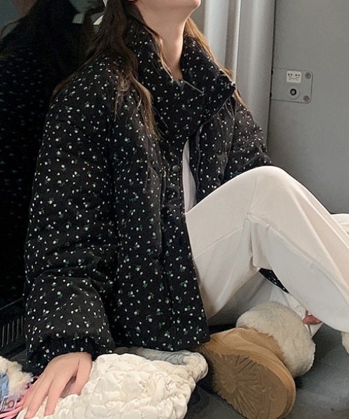 LAC-VERT（ラック・ヴェール）の「花柄コンパクト丈コーデュロイダウンジャケット / 中綿ダウンジャケット（ダウンジャケット/コート・レディース・ブラック/アイボリー・FREE）」の13枚目の写真