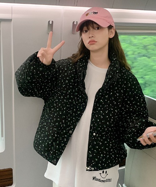 LAC-VERT（ラック・ヴェール）の「花柄コンパクト丈コーデュロイダウンジャケット / 中綿ダウンジャケット（ダウンジャケット/コート・レディース・ブラック/アイボリー・FREE）」の16枚目の写真