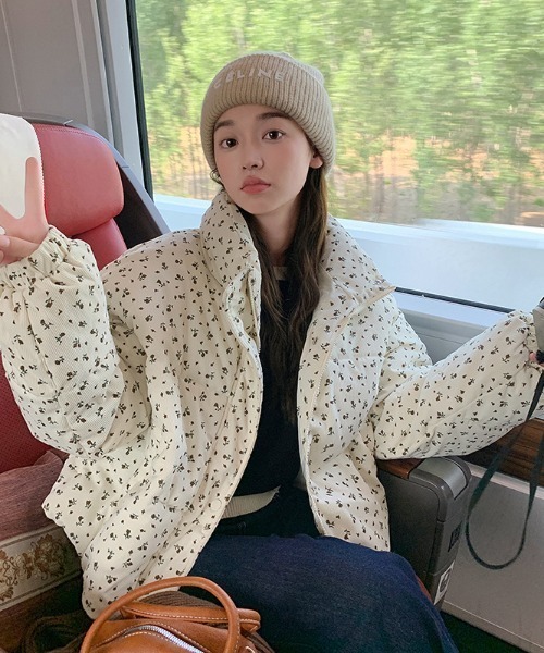 LAC-VERT（ラック・ヴェール）の「花柄コンパクト丈コーデュロイダウンジャケット / 中綿ダウンジャケット（ダウンジャケット/コート・レディース・ブラック/アイボリー・FREE）」の20枚目の写真