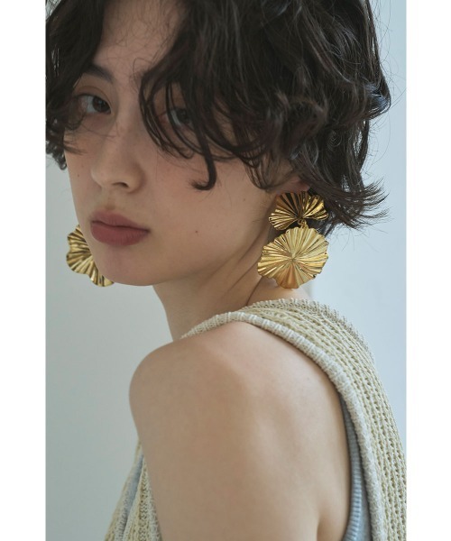 marjour(マージュール)の「BIG FLOWER PIERCE(ピアス(両耳用)・レディース・シルバー/ゴールド・FREE)」の14枚目の写真