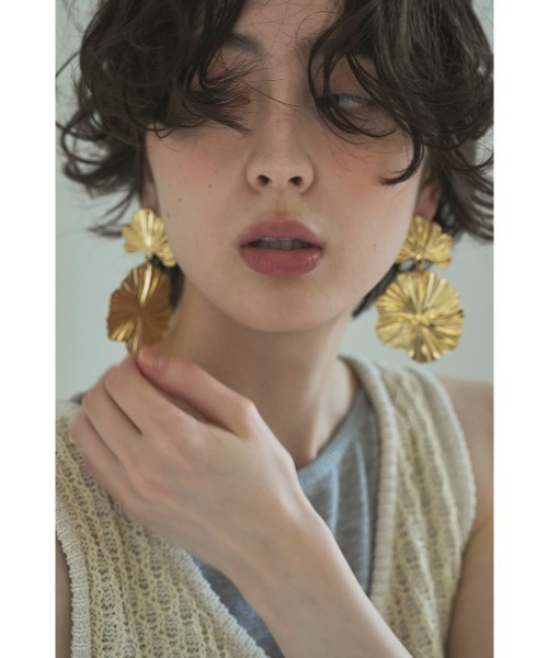 marjour(マージュール)の「BIG FLOWER PIERCE(ピアス(両耳用)・レディース・シルバー/ゴールド・FREE)」の11枚目の写真