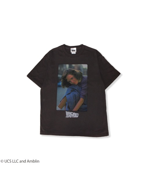 minius(ミニウス)の「『バック・トゥ・ザ・フューチャー』BACK TO THE FUTURE "Young Lorraine"" T-Shirt" 半袖プリントTシャツ ビックシルエット ピグメント加工 ヴィンテージライク(Tシャツ/カットソー・メンズ・チャコール/ホワイト・X-LARGE/LARGE/MEDIUM)」の4枚目の写真