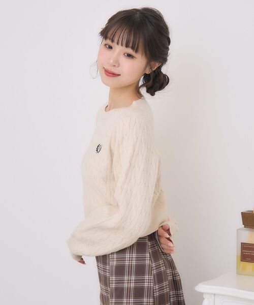 ems excite（エムズエキサイト）の「胸刺繍ケーブルNTPO（ニット/セーター・レディース・ブルー/レッド/ベージュ/ナチュラル・FREE）」の11枚目の写真