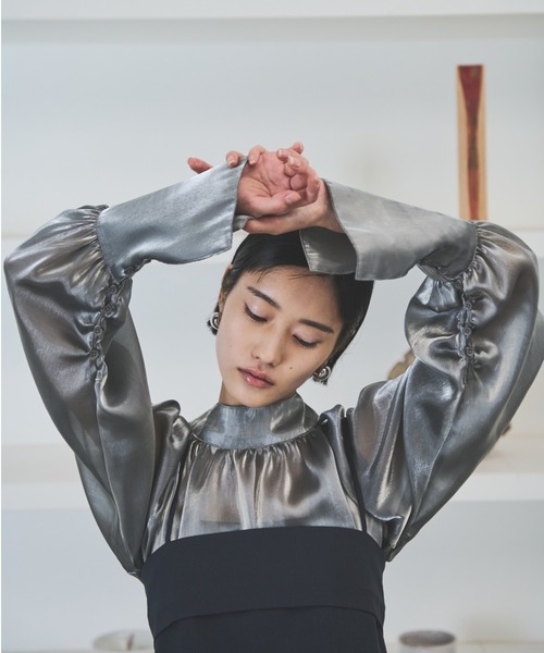 AIC.(エーアイシー)の「ビッグカフスオーガンジーギャザーブラウス(シャツ/ブラウス・レディース・シルバー/ホワイト/ブラック・FREE)」の13枚目の写真