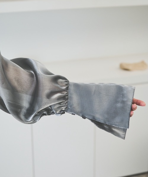 AIC.(エーアイシー)の「ビッグカフスオーガンジーギャザーブラウス(シャツ/ブラウス・レディース・シルバー/ホワイト/ブラック・FREE)」の16枚目の写真