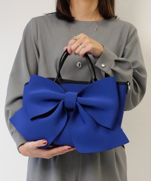 CURI BISCUI（キュリ　ビスキュイ）の「BIGリボントートバッグ / 500mlペットボトル収納可（トートバッグ・レディース・ブラック/ブルー/ベージュ/ブラウン/カーキ/ライトグレー/チェック・FREE）」の6枚目の写真