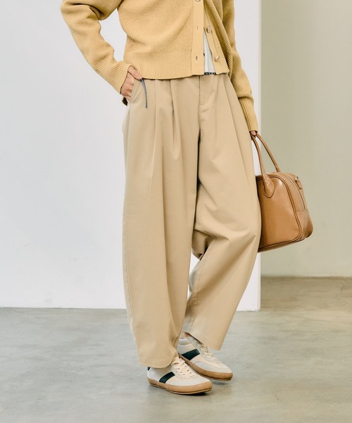 GLOBAL WORK（グローバルワーク）の「イージーケアチノコクーンワイドパンツ/250490（その他パンツ・レディース・グレイッシュベージュ/オリーブ/ブラック/ベージュ・SMALL/MEDIUM/LARGE）」の16枚目の写真