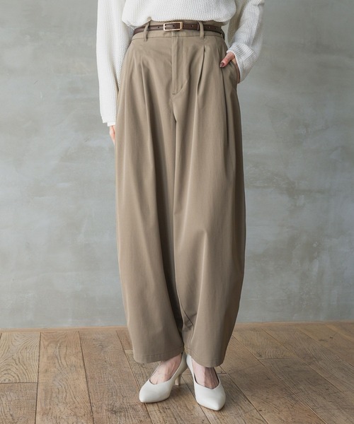 GLOBAL WORK（グローバルワーク）の「イージーケアチノコクーンワイドパンツ/250490（その他パンツ・レディース・グレイッシュベージュ/オリーブ/ブラック/ベージュ・SMALL/MEDIUM/LARGE）」の21枚目の写真