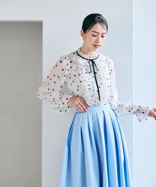 未使用■ Audie a Muses ■袖フリルオーバーシルエットブラウス Audie a Muses（オーディア ミューズ） 袖フリルオーバー