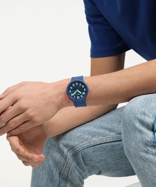 SWATCH（スウォッチ）の「ESSENTIALLY BOLD（アナログ腕時計・メンズ・ブルー・FREE）」の4枚目の写真