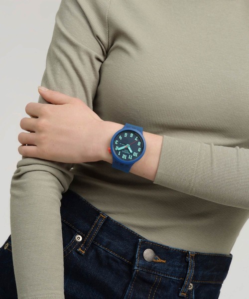 SWATCH（スウォッチ）の「ESSENTIALLY BOLD（アナログ腕時計・メンズ・ブルー・FREE）」の5枚目の写真