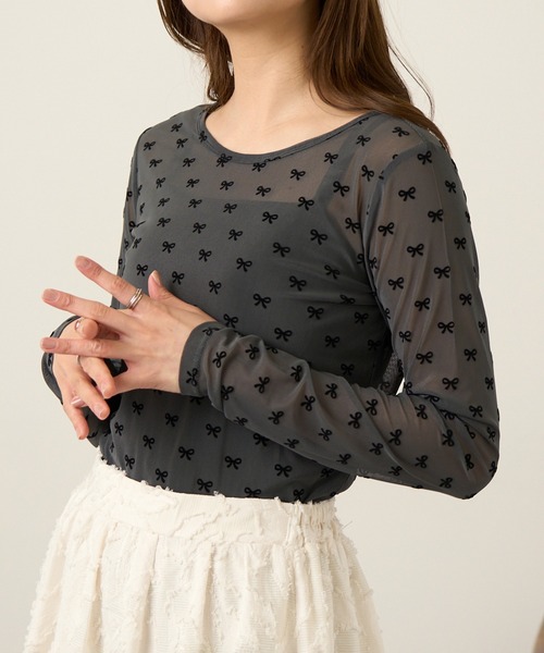 MAGASIN DE MODE Chou Chou(マガジンデモードシュシュ)の「【MAGASIN DE MODE Chou Chou】シアーリボンフロッキープルオーバー DTK(Tシャツ/カットソー・レディース・グレー/アイボリー/ブラック・FREE)」の3枚目の写真