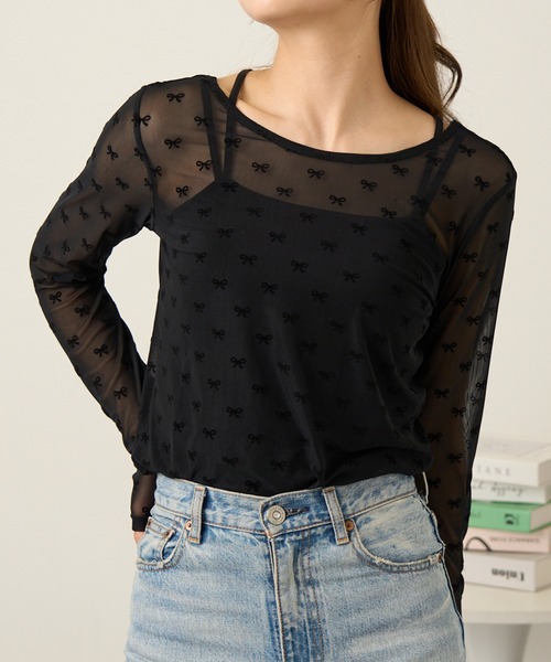 MAGASIN DE MODE Chou Chou(マガジンデモードシュシュ)の「【MAGASIN DE MODE Chou Chou】シアーリボンフロッキープルオーバー DTK(Tシャツ/カットソー・レディース・グレー/アイボリー/ブラック・FREE)」の2枚目の写真