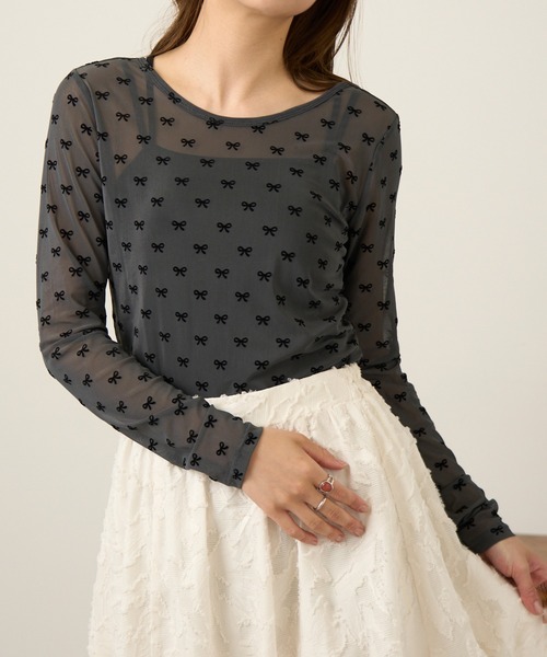MAGASIN DE MODE Chou Chou(マガジンデモードシュシュ)の「【MAGASIN DE MODE Chou Chou】シアーリボンフロッキープルオーバー DTK(Tシャツ/カットソー・レディース・グレー/アイボリー/ブラック・FREE)」の4枚目の写真