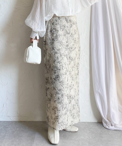 She's Closet(シーズクローゼット)の「花柄シアージャガードハイウエストナローロングフリンジスカート(スカート・レディース・ベージュ/オフホワイト・FREE)」の1枚目の写真