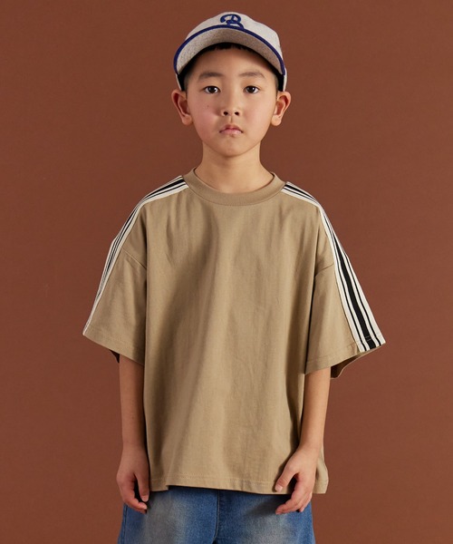 PAIRMANON STREET（ペアマノンストリート）の「【PAIRMANON STREET】袖 ラインテープ 半袖 Tシャツ（Tシャツ/カットソー・キッズ・ピンク/ブラック/ホワイト/ベージュ・90/160/110/140/120/100/150/130）」の3枚目の写真