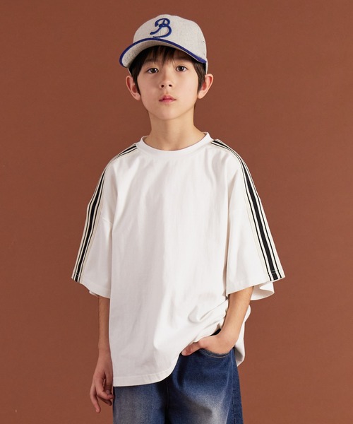 PAIRMANON STREET（ペアマノンストリート）の「【PAIRMANON STREET】袖 ラインテープ 半袖 Tシャツ（Tシャツ/カットソー・キッズ・ピンク/ブラック/ホワイト/ベージュ・90/160/110/140/120/100/150/130）」の2枚目の写真