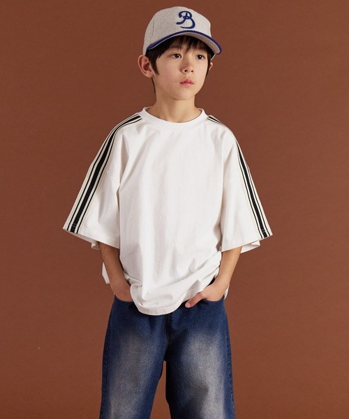 PAIRMANON STREET（ペアマノンストリート）の「【PAIRMANON STREET】袖 ラインテープ 半袖 Tシャツ（Tシャツ/カットソー・キッズ・ピンク/ブラック/ホワイト/ベージュ・90/160/110/140/120/100/150/130）」の5枚目の写真