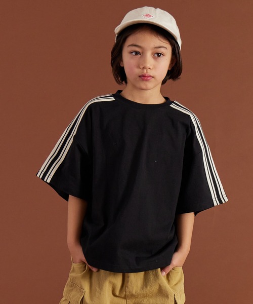 PAIRMANON STREET（ペアマノンストリート）の「【PAIRMANON STREET】袖 ラインテープ 半袖 Tシャツ（Tシャツ/カットソー・キッズ・ピンク/ブラック/ホワイト/ベージュ・90/160/110/140/120/100/150/130）」の11枚目の写真