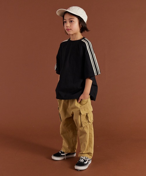 PAIRMANON STREET（ペアマノンストリート）の「【PAIRMANON STREET】袖 ラインテープ 半袖 Tシャツ（Tシャツ/カットソー・キッズ・ピンク/ブラック/ホワイト/ベージュ・90/160/110/140/120/100/150/130）」の13枚目の写真