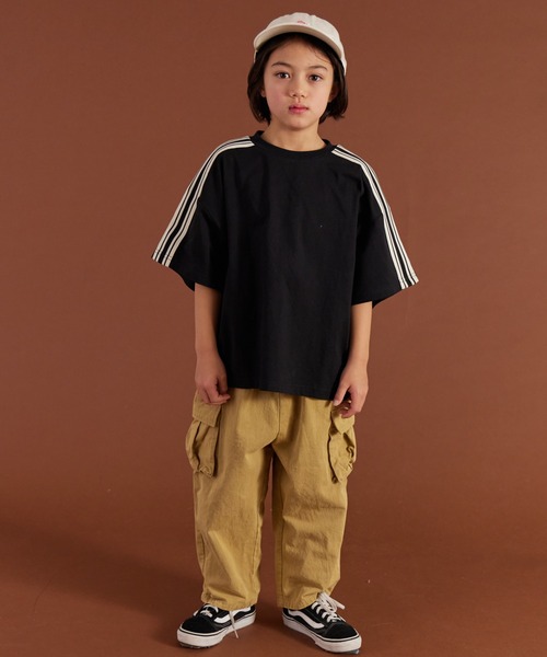 PAIRMANON STREET（ペアマノンストリート）の「【PAIRMANON STREET】袖 ラインテープ 半袖 Tシャツ（Tシャツ/カットソー・キッズ・ピンク/ブラック/ホワイト/ベージュ・90/160/110/140/120/100/150/130）」の17枚目の写真