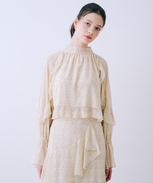 SELFIST（セルフィスト）の「【セットアップ対応】フリルスリーブシアードットブラウス　春服　オケージョン（シャツ/ブラウス・レディース・ブラック/アイボリー・フリー）」の4枚目の写真