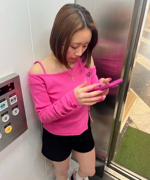HTH（エイチティーエイチ）の「rib shoulder long tee（Tシャツ/カットソー・レディース・アッシュ/オレンジ/コーラルピンク・フリー）」の10枚目の写真