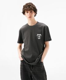 レギュラーフィットグラフィックTシャツ