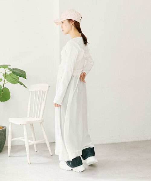w closet(ダブルクローゼット)の「シアーフリルキャミワンピース(ワンピース・レディース・アイボリー/ブラック・FREE)」の11枚目の写真