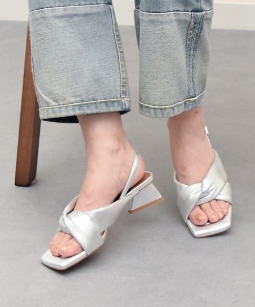 ANGEL ALARCON（アンヘルアラルコン）の「【ANGEL ALARCON】スクエアトウチャンキーヒールサンダル(D52002)（サンダル・レディース・ベージュ/シルバー/ブラック・36/37/38/39/35）」の3枚目の写真