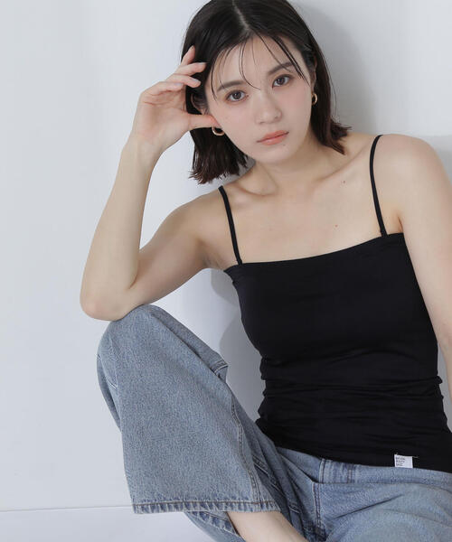 NATURAL BEAUTY BASIC（ナチュラルビューティーベーシック）の「◇【Oggi掲載】カップインベアトップ（キャミソール・レディース・ベージュ/オフホワイト/ブラック・MEDIUM/SMALL）」の2枚目の写真