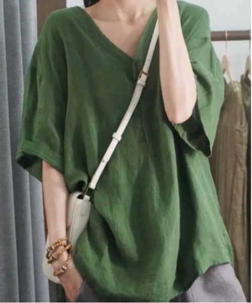 BLANC FICELLE（ブランフィセル）の「Vネック　シャツ（Tシャツ/カットソー・レディース・ブラック/ナチュラル/グリーン/ピンク/ホワイト・M/L/XL/XXL）」の5枚目の写真