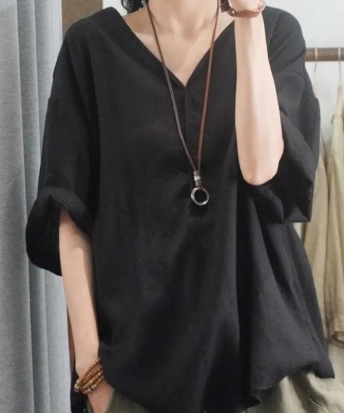 BLANC FICELLE（ブランフィセル）の「Vネック　シャツ（Tシャツ/カットソー・レディース・ブラック/ナチュラル/グリーン/ピンク/ホワイト・M/L/XL/XXL）」の3枚目の写真