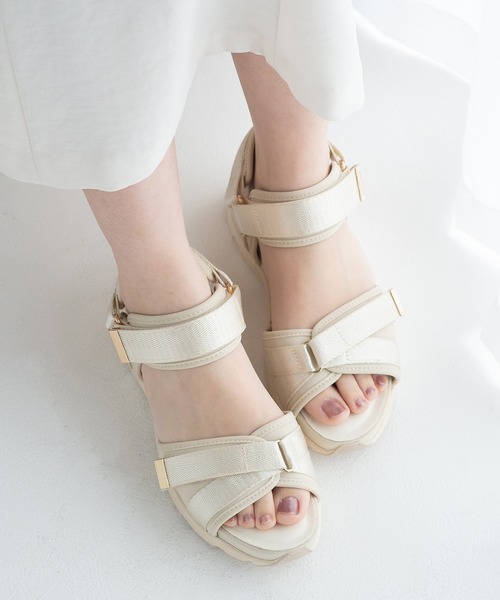 JELLY BEANS(ジェリービーンズ)の「【厚底】【スポサン】ベルクロテープストラップスポーツサンダル(211-53325)JELLY BEANS(ジェリービーンズ)(サンダル・レディース・ブラック/グレイッシュベージュ/アイボリー・S/M/L)」の2枚目の写真