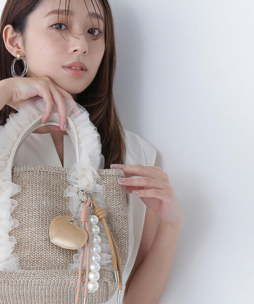 NATURAL BEAUTY BASIC（ナチュラルビューティーベーシック）の「ハート＆パールチャーム（チャーム・レディース・レッド/ベージュ・ﾌﾘ-）」の3枚目の写真