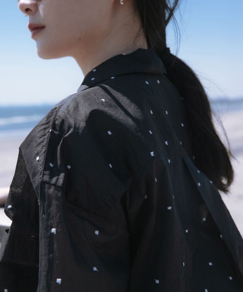 URBAN RESEARCH（アーバンリサーチ）の「new basic　オーガンジードットオープンカラーシャツ（シャツ/ブラウス・レディース・ブラック/ブラウン・FREE）」の3枚目の写真