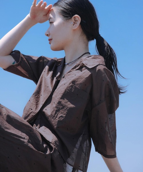 URBAN RESEARCH（アーバンリサーチ）の「new basic　オーガンジードットオープンカラーシャツ（シャツ/ブラウス・レディース・ブラック/ブラウン・FREE）」の5枚目の写真