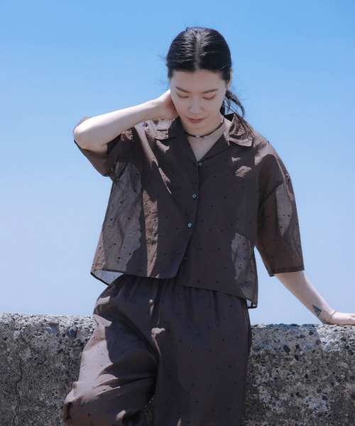 URBAN RESEARCH（アーバンリサーチ）の「new basic　オーガンジードットオープンカラーシャツ（シャツ/ブラウス・レディース・ブラック/ブラウン・FREE）」の6枚目の写真