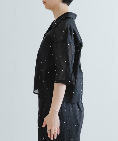 URBAN RESEARCH（アーバンリサーチ）の「new basic　オーガンジードットオープンカラーシャツ（シャツ/ブラウス・レディース・ブラック/ブラウン・FREE）」の9枚目の写真