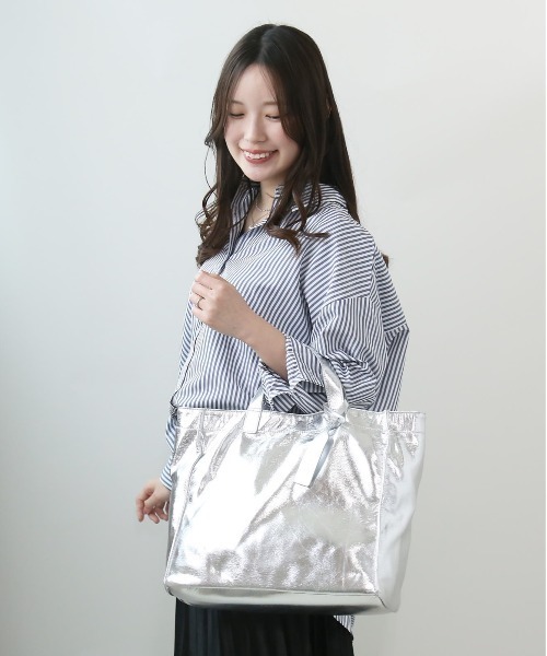 cache cache（カシュ カシュ）の「cache cache カシュカシュ ソフトメタリックショッパー（トートバッグ・レディース・シルバー系その他/シルバー・FREE）」の4枚目の写真