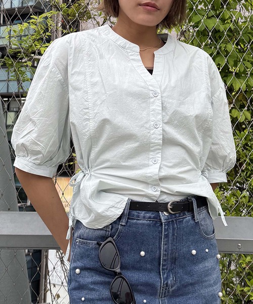 aimoha(アイモハ)の「サイドリボン付き ノーカラーショートブラウス (SS)(シャツ/ブラウス・レディース・ホワイト/ライトベージュ/ブルー・FREE)」の3枚目の写真