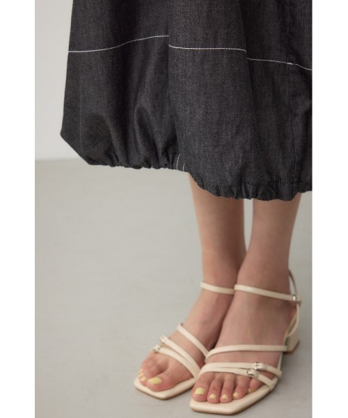 AZUL by moussy(アズールバイマウジー)の「【身長/骨格別着用画像あり】前後2WAYバルーンギャザーワンピース 夏服 春服 秋服 ノースリーブ デニム(ワンピース・レディース・ブルー/ブラック・SMALL/MEDIUM)」の17枚目の写真