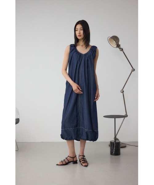 AZUL by moussy(アズールバイマウジー)の「【身長/骨格別着用画像あり】前後2WAYバルーンギャザーワンピース 夏服 春服 秋服 ノースリーブ デニム(ワンピース・レディース・ブルー/ブラック・SMALL/MEDIUM)」の13枚目の写真
