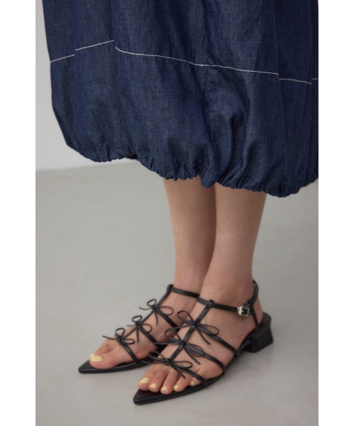 AZUL by moussy(アズールバイマウジー)の「【身長/骨格別着用画像あり】前後2WAYバルーンギャザーワンピース 夏服 春服 秋服 ノースリーブ デニム(ワンピース・レディース・ブルー/ブラック・SMALL/MEDIUM)」の6枚目の写真