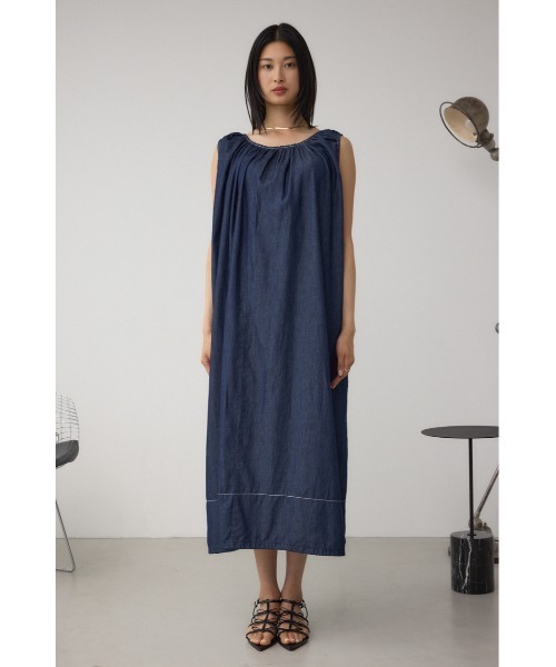 AZUL by moussy(アズールバイマウジー)の「【身長/骨格別着用画像あり】前後2WAYバルーンギャザーワンピース 夏服 春服 秋服 ノースリーブ デニム(ワンピース・レディース・ブルー/ブラック・SMALL/MEDIUM)」の4枚目の写真