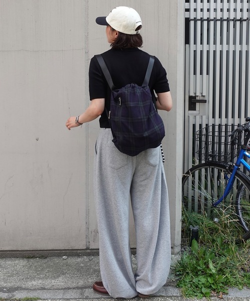 napinna maison（ナピナメゾン）の「【napinna maison×MAI】2wayマルチポケット付きドローコードナップサック（バックパック/リュック・レディース・チェック/グレー・FREE）」の5枚目の写真