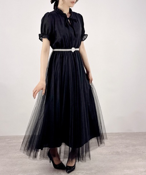 CLOTHY(クロシィ)の「【オケージョンやお出かけにも◎】パールベルト付きドレス(ドレス・レディース・ベージュ/ブラック・MEDIUM)」の1枚目の写真